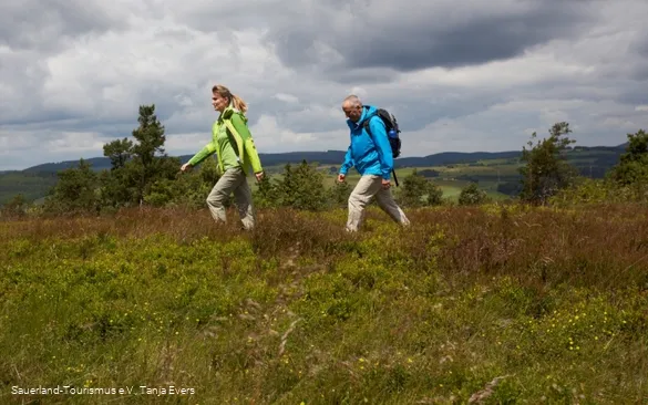 Wanderer auf Kahle Pön auf dem Sauerland-Höhenflug