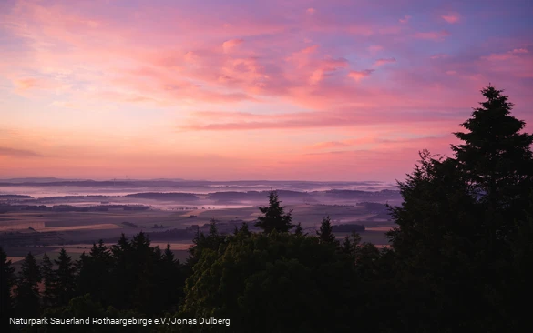 Sonnenaufgangsstimmung am Sauerland-Höhenflug bei Korbach