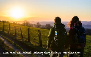Wanderer oberhalb von Windhausen