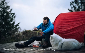 Getränkepause am Trekkingplatz talblick in der Nähe von Hallenberg