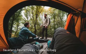 Blick aus dem Zelt auf einen Trekkingplatz