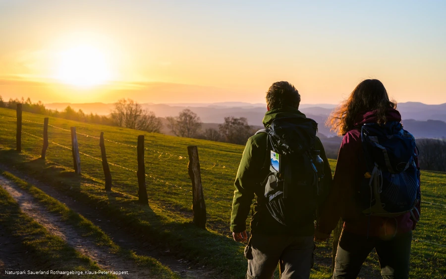 Wanderer oberhalb von Windhausen
