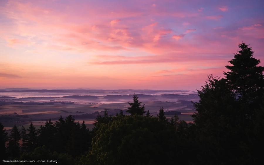 Sauerland-Hoehenflug bei Korbach
