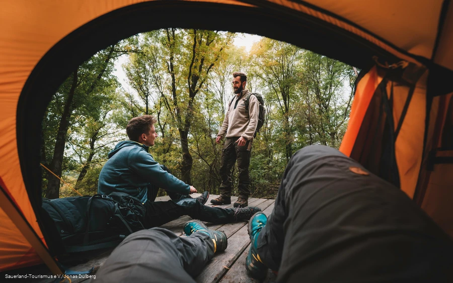 Blick aus dem Zelt auf einen Trekkingplatz