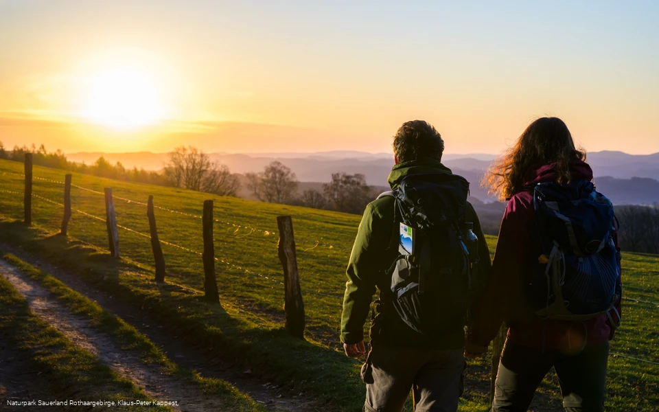 Wanderer oberhalb von Windhausen