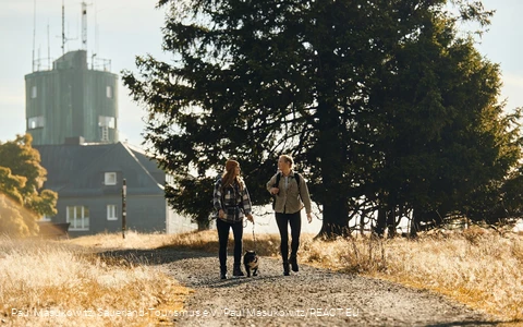 Zwei Wandererinnen auf dem Kahlen Asten