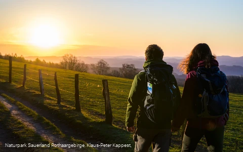 Wanderer oberhalb von Windhausen
