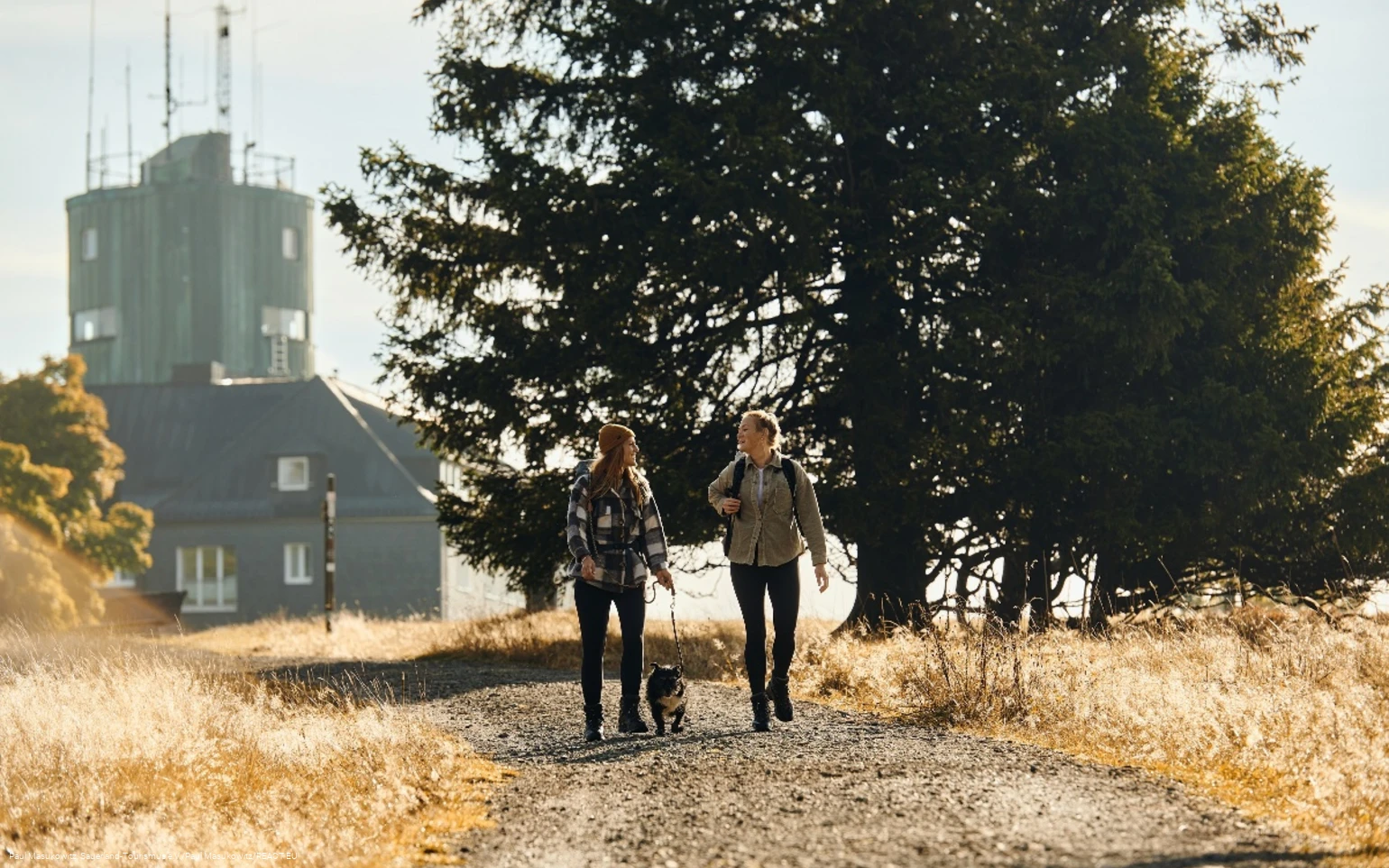 Zwei Wandererinnen auf dem Kahlen Asten