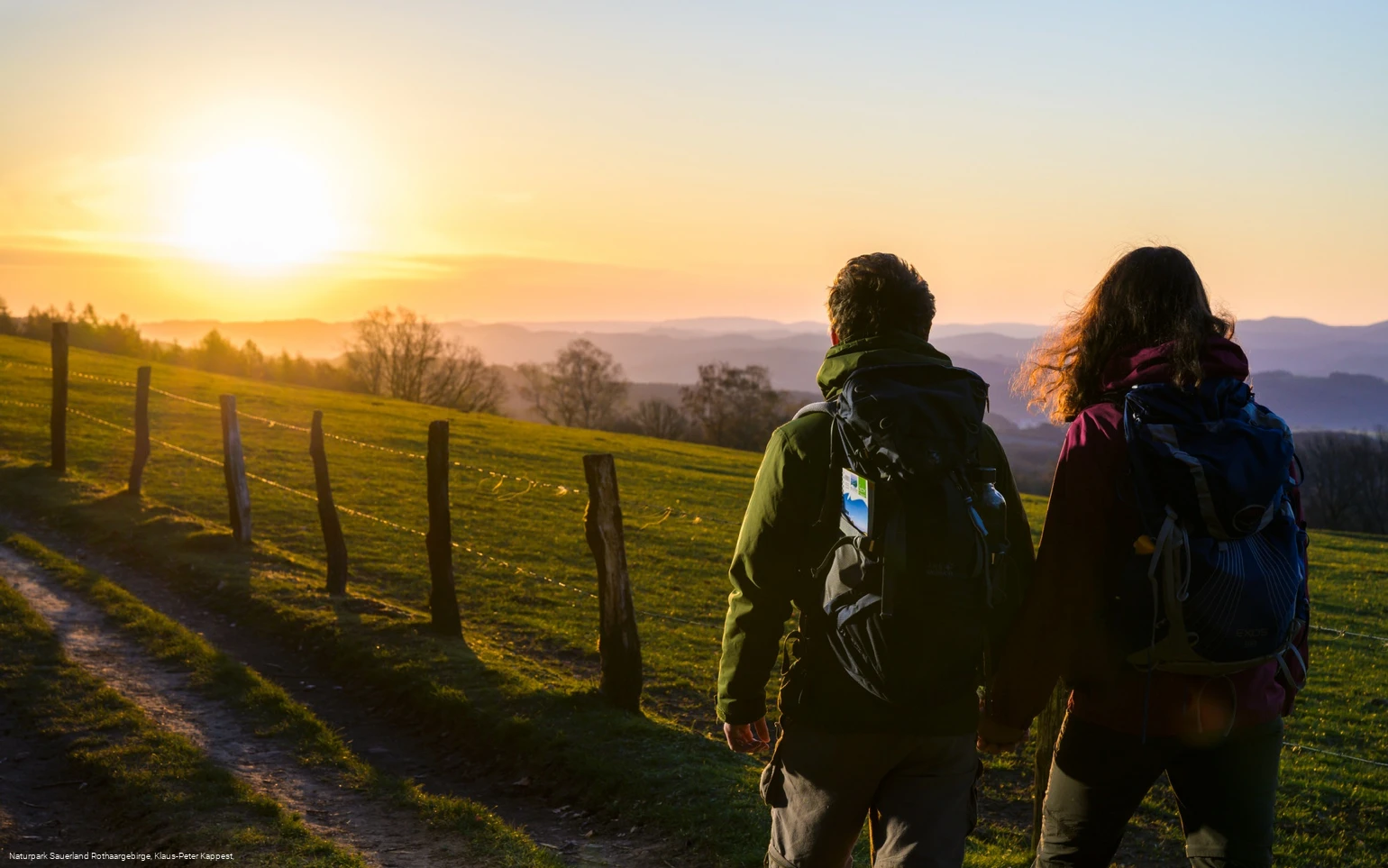 Wanderer oberhalb von Windhausen