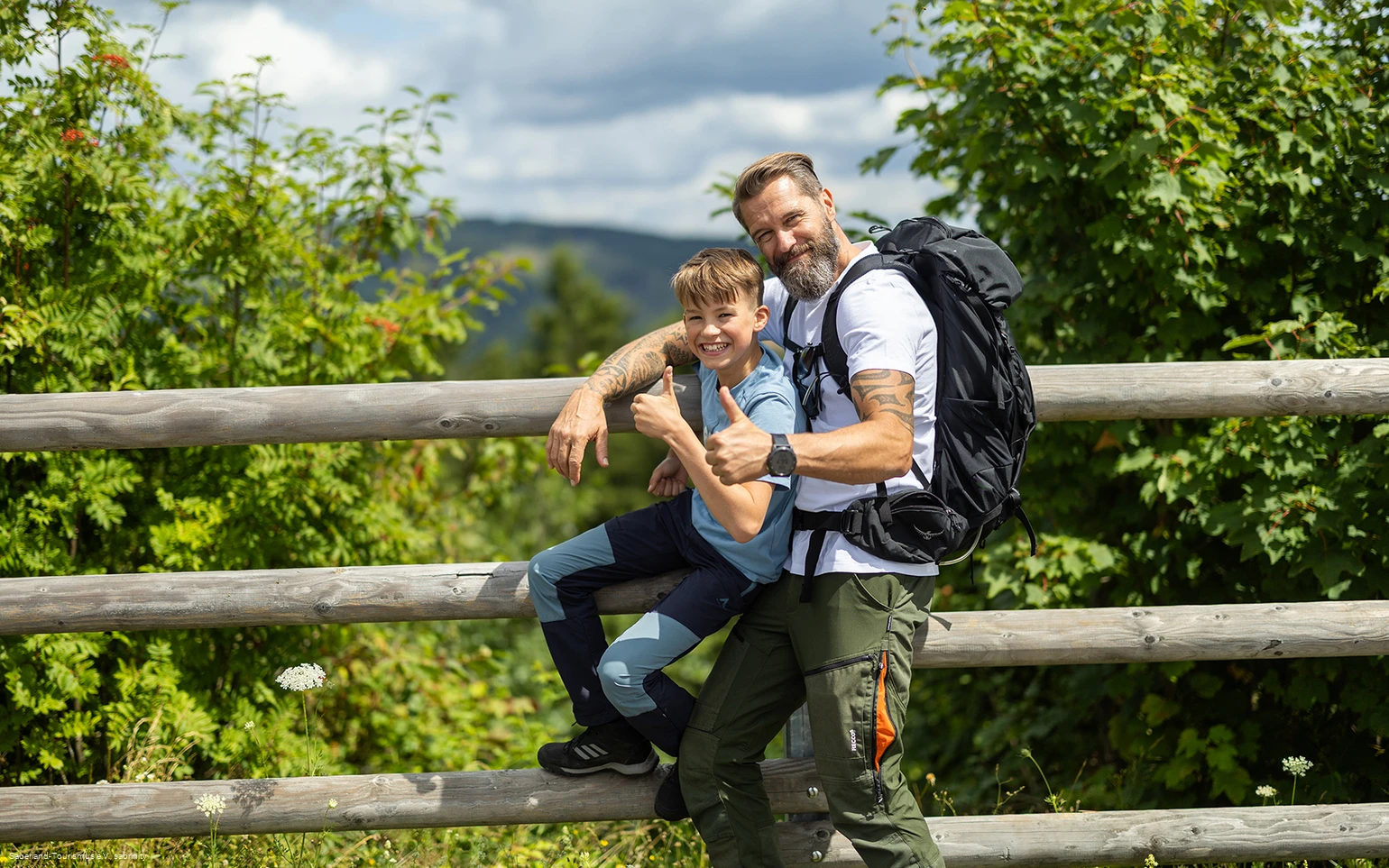 Vater mit Sohn am Oberbecken