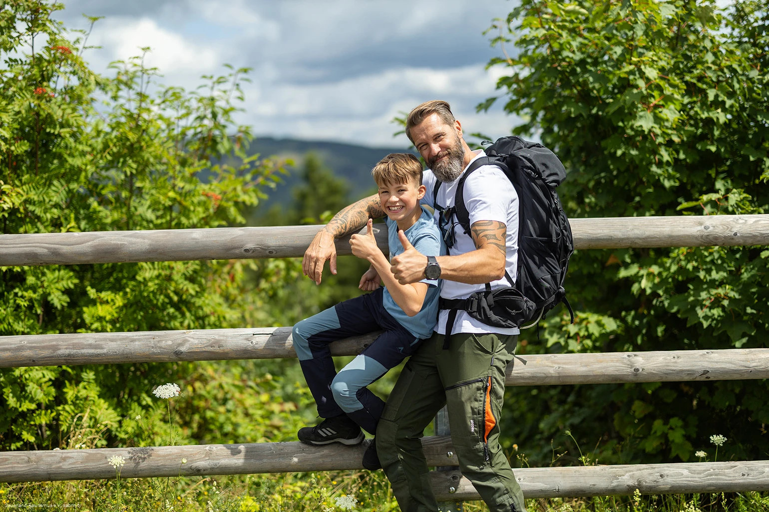 Vater mit Sohn am Oberbecken
