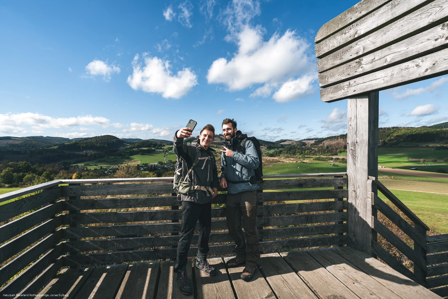 Zwei Wander auf dem Stabil Stuhl