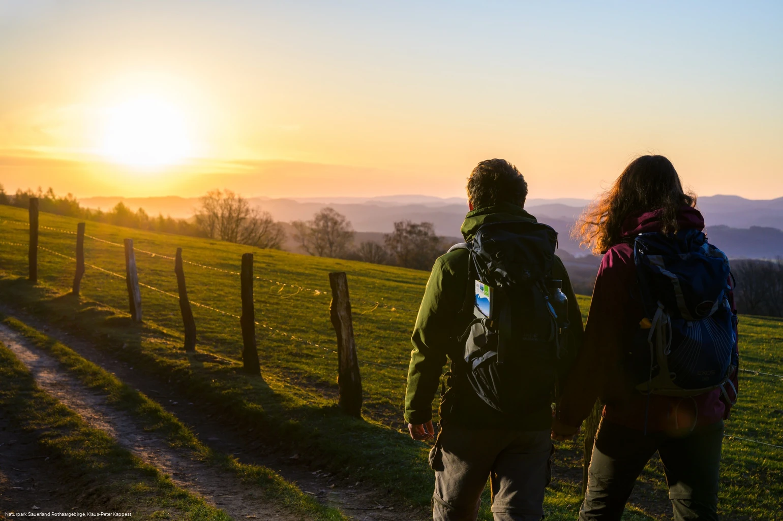 Wanderer oberhalb von Windhausen