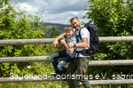 Vater mit Sohn am Oberbecken