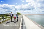 Familie wandert am Oberbecken