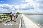 Familie wandert am Oberbecken