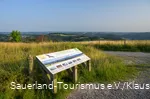 Panoramatafel am Hegenscheid mit herrlichem Blick ins Sauerland