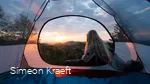 Ein Blick aus dem Zelt bei Sonnenaufgang am Trekkingplatz Talblick